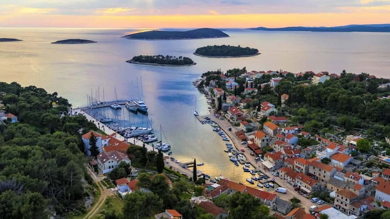 From Split: Blue Lagoon and 3 Island Boat Tour - The Speedboat Ride: A Quick, Exciting Passage