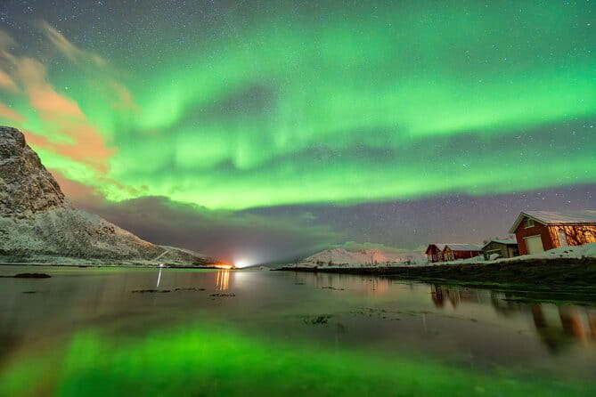 From Tromsø: OFFICIAL Northern Lights Safari by Minibus - The role of guides and photography tips