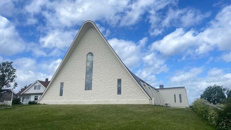 From Tromsø: Sailing Kayak at Sommarøy, incl. lunch & sauna - What Makes This Tour Stand Out