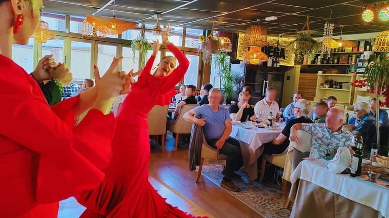 Fuengirola: Flamenco Show & Dinner at Tipi Tapa, near Mijas - Setting the Scene: The Atmosphere at Tipi Tapa