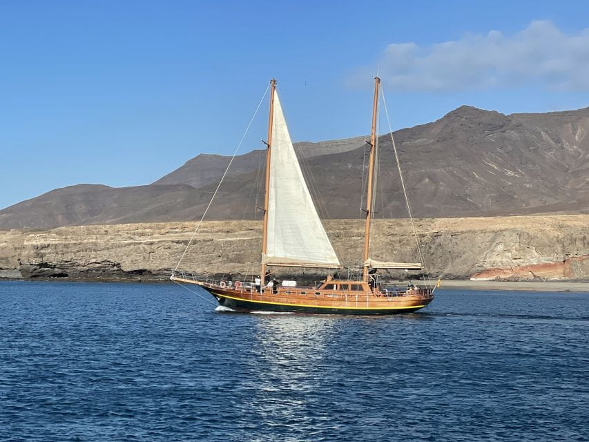 Fuerteventura: Sunset boat trip with DJ, Food & Drinks - Who Will Get the Most Out of This Trip?