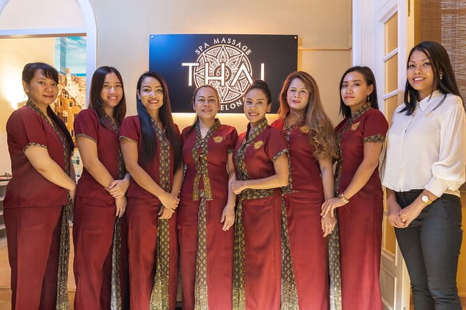 Full Body Massage 60 min and Floral Bath in Jacuzzi 30 min at THAI SPA MASSAGE - The 30-Minute Floral Jacuzzi Bath: A Unique Touch of Luxury