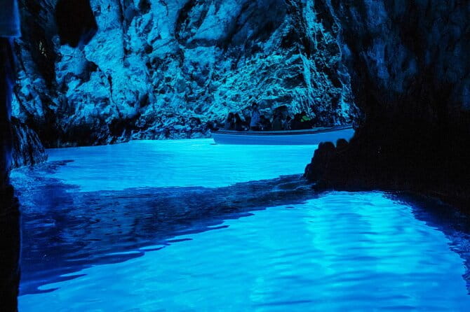 Full-Day Tour in Blue Cave and 5 Islands - All included - Sunbathing and Snorkeling at Stiniva Cove