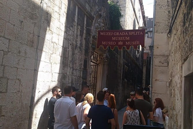 Game of Thrones -A dragon is not a slave tour - The Personal Touch: Guide and Group Size