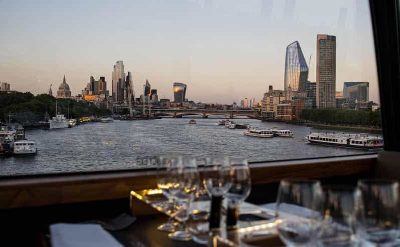 Gastronomic 6-course fine-dining dinner on Luxury London Bus - Price and Logistics: Is It Worth It?