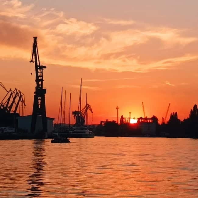 Gdansk: 8:30PM Evening Cruise With Live Music on Black Pearl - Onboard Bar and Snacks