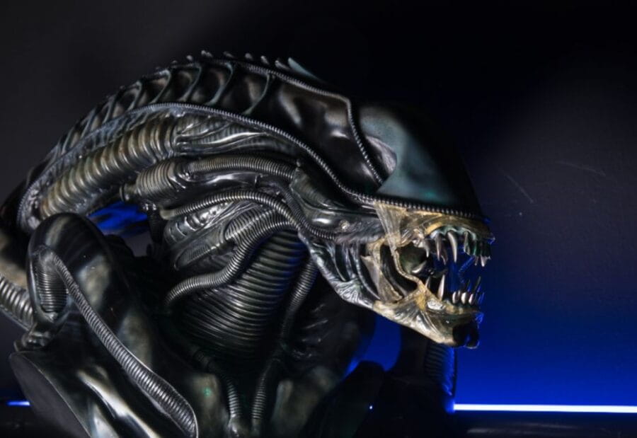 Genoa: Aquarium and FantaCinema Combined Ticket - FantaCinema: A Nostalgic Journey Through Fantasy Films