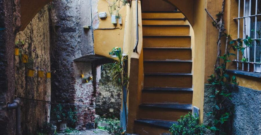 Genoa: Secret Corners Photography Tour and Traditional Snack - The Guide’s Expertise and Photography Tips