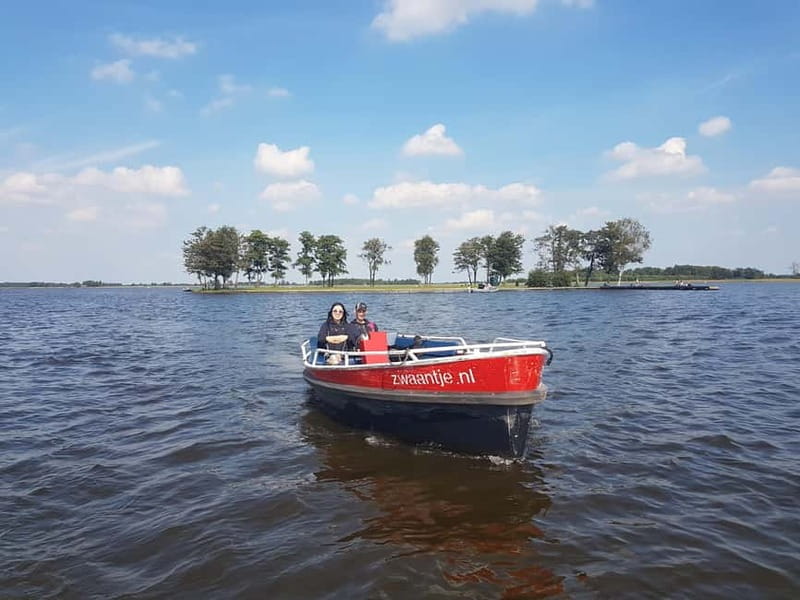 Giethoorn: Boat Rental 2,5 hour 1-8 persons - Exploring Giethoorn by Boat: What to Expect
