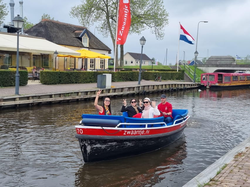 Giethoorn private tour with open boat and local captain - What to Expect at Each Stage of the Tour