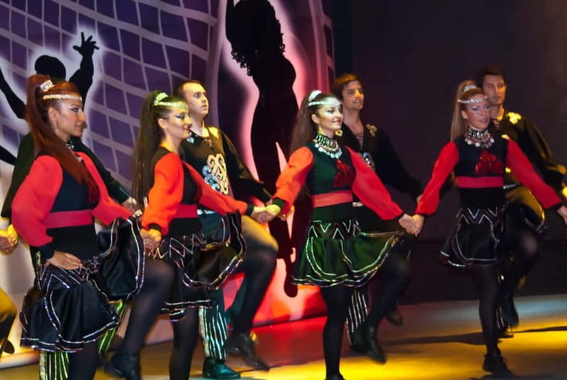 Göreme: Turkish Night at Cave Restaurant Dinner & Drinks - Entering the Cave: Setting Expectations for the Venue