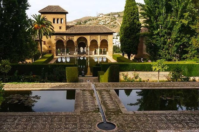 Granada / Alhambra palace Private tour from Motril port for up to 8 persons - The Itinerary: A Day of Architectural and Natural Beauty