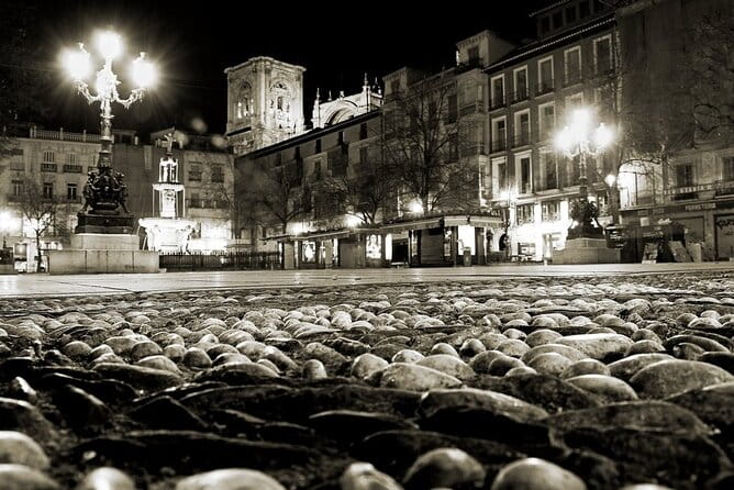 Granada: Ciudad oscura. - What You Can Expect from Each Stop