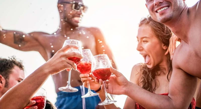 Grand Finale - SAIL-OUT: VIP Cruise with Snacks & Drinks - Who Will Love This Cruise?