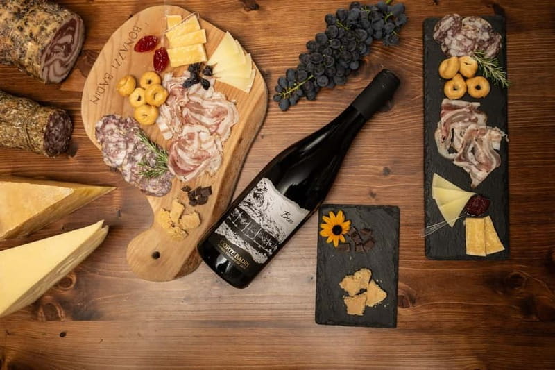 Guided tour and tasting with platter. - Tasting the Wines and Local Products