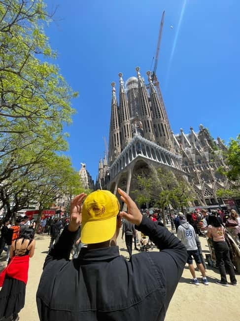 Guided Tour of Sagrada Familia - Gaudi's dream - The Marvel of the Facades: Nativity and Passion