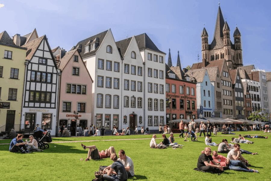 Guided tour of the historic center of Colonia - Walking Through Cologne’s Storied Streets