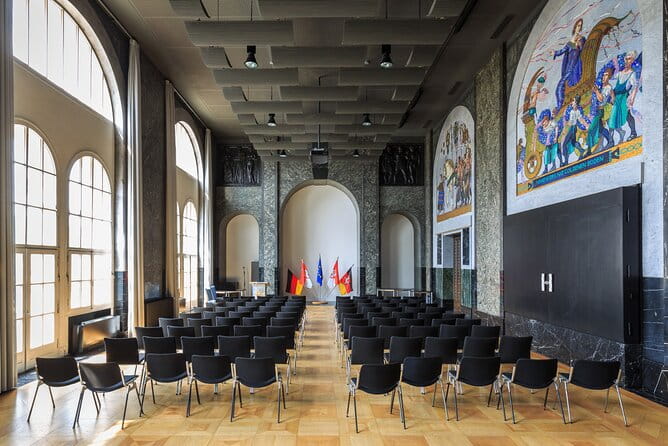 Guided tour of the New Town Hall in Hanover - The Charm and Details of the New Town Hall Tour