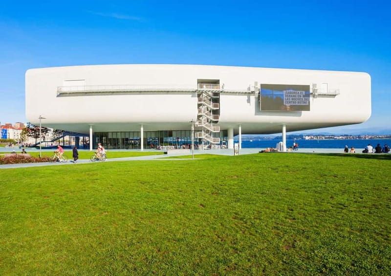 Guided visit in English around downtown Santander - Price and Logistics: A Good Deal for Quality Guidance