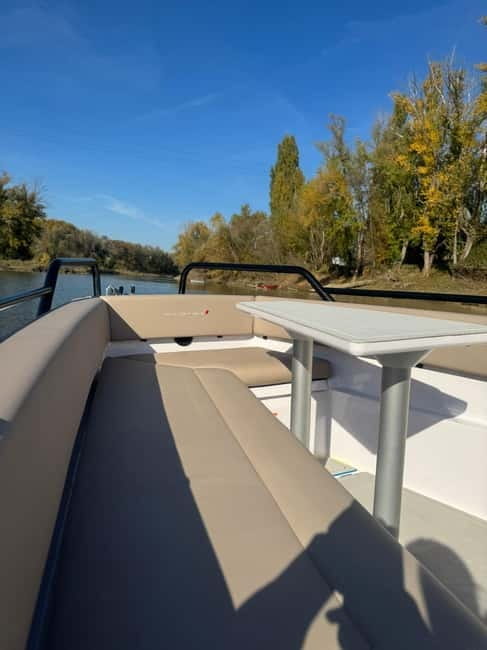 Gyr: 2-Hour Private Boat Sightseeing Tour - A Closer Look at the Gyr Private Boat Tour Experience