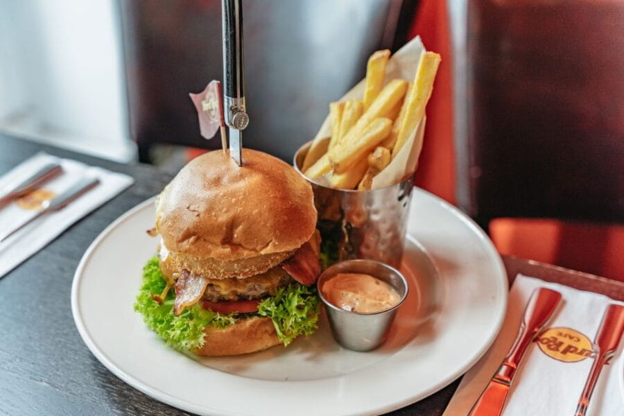 Hamburg: Hard Rock Cafe Skip-the-Line Meal - The Experience: What to Expect from Start to Finish