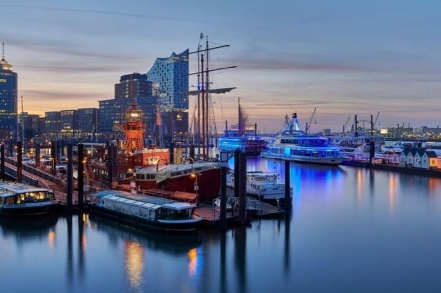 Hamburg : Old town Walking Tour With A Guide - Key Points / Takeaways