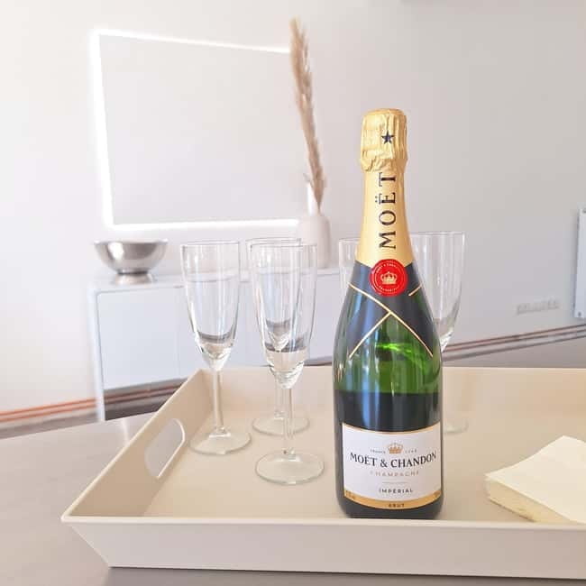 Hamburg: Soap art workshop with champagne - Who Will Love This Workshop?