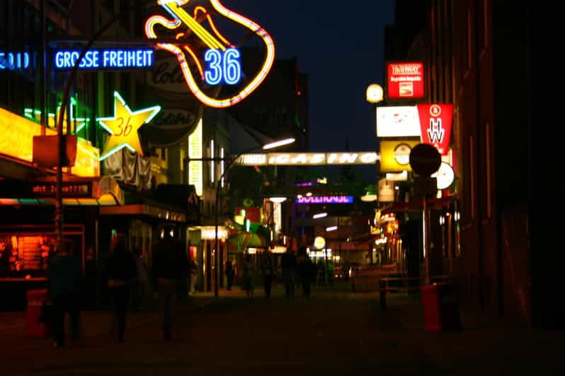 Hamburg St. Pauli - guided walk for school groups - Strolling Down Davidstraße: The Heart of the Nightlife