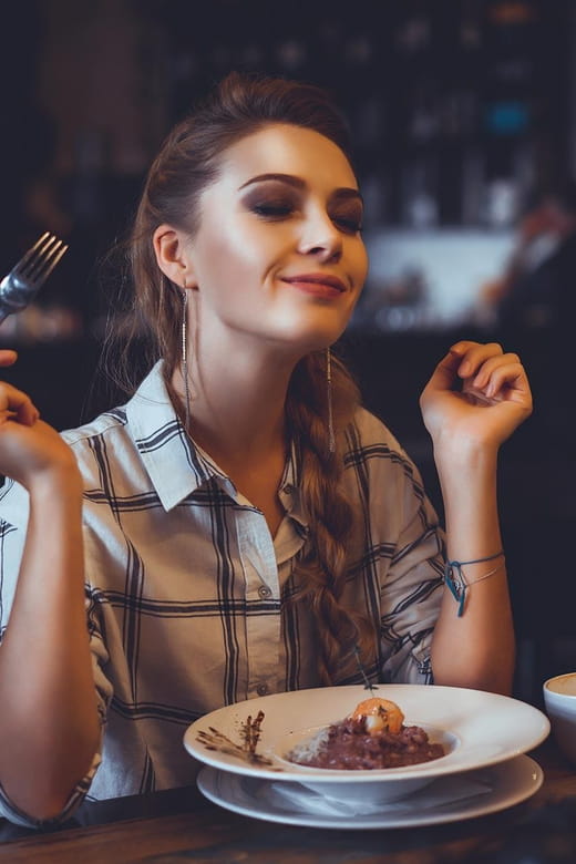 Helicopter + lunch at Cornelius Seafood Restaurant - Landing at Cornelius Seafood Restaurant: An Authentic Coastal Feast