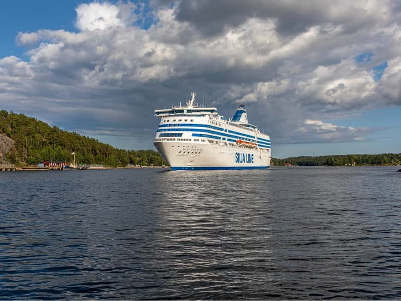 Helsinki-Stockholm Oneway Overnight Cruise with Cabin Stay - Onboard Experience: Dining, Shows, and Atmosphere