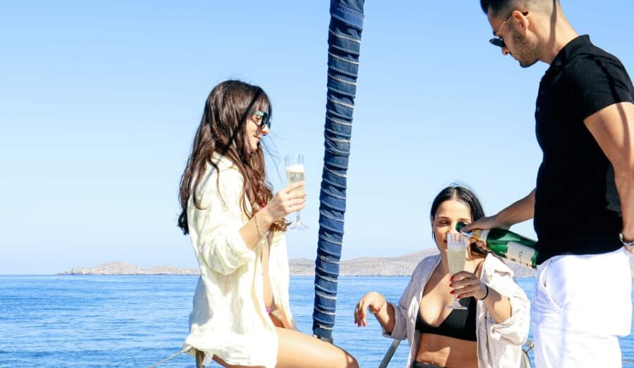 Heraklion: Dia Island Ultimate Catamaran Cruise with Meal - Setting Sail from Heraklion’s Old Venetian Harbor: What You Can Expect