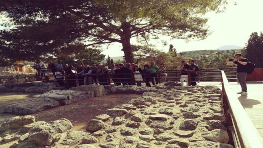 Heraklion: Knossos Palace Guided Tour Half Day - The Guided Tour Experience