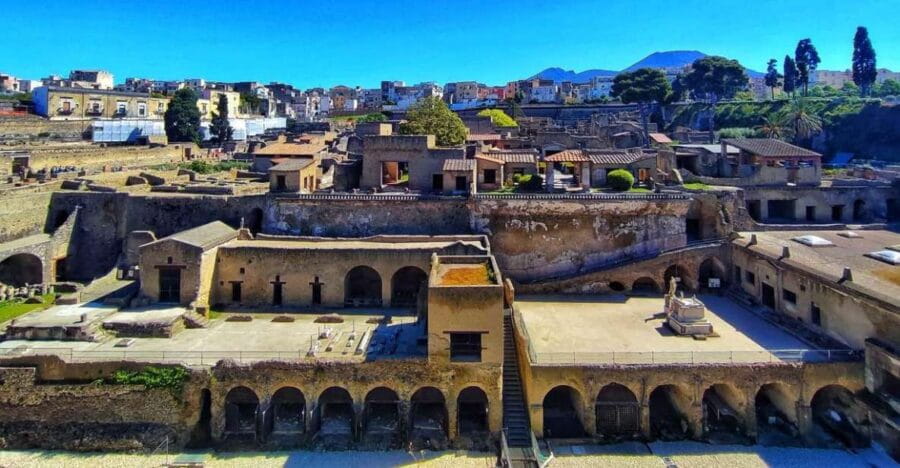 Herculaneum with an Archaelogical Guide & Ticket - Entering the Herculaneum Ruins: What Youll See