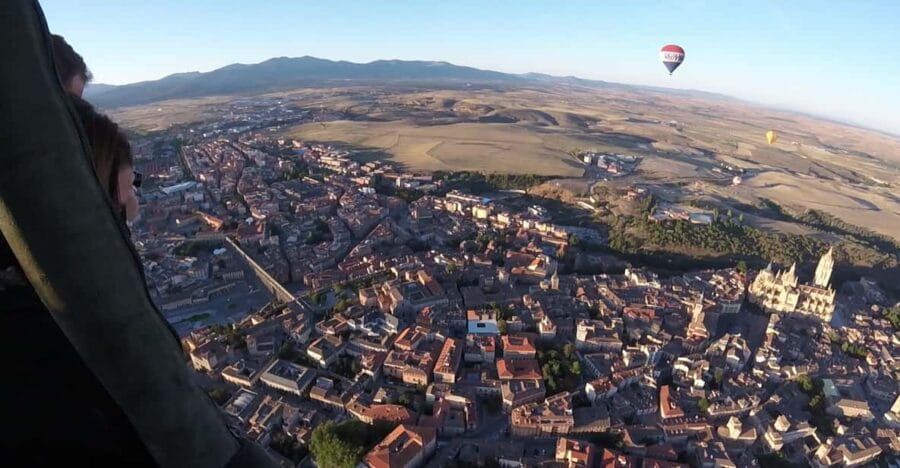 Hot air Balloon over Segovia & Hop-on&Hop-off Touristic Bus - The Morning: Soaring Above Segovia in a Hot Air Balloon