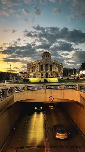 Iasi: Walking Tour with a local guide - Exploring Iasi: A Walk Through the Citys Heart