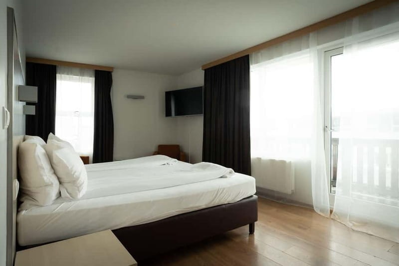 Iceland: 9-Day Guided Trekking Tour with Meals - Exploring Iceland’s Highs and Lows: A Deep Dive