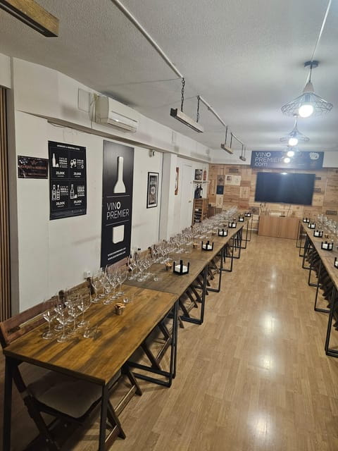 Initiation tasting to the world of wine + tasting of Iberian cured meats - Logistics: Price, Duration, and Group Size