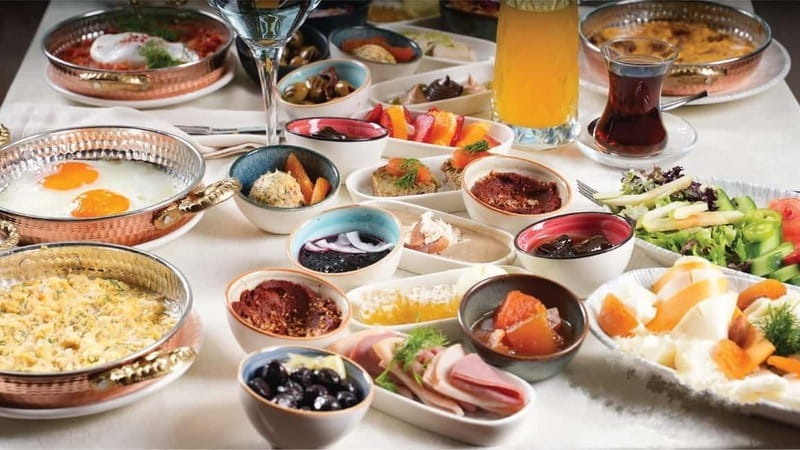 Istanbul: Bosphorus Morning Cruise with Breakfast - What the Experience Looks Like