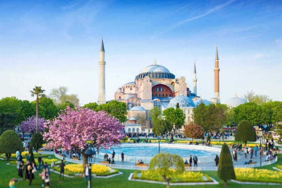 Istanbul Hagia Sophia Guided Tour with Skip-the-Line Tickets - Exploring the Old City and Optional Topkapi Palace