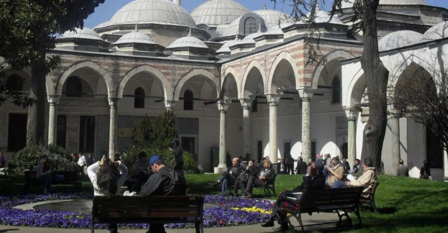 Istanbul: Half-Day Tour with Topkapi Palace - Who Should Book This Tour?