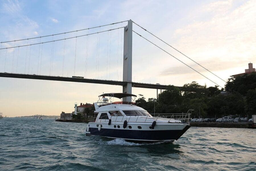 Istanbul: Luxury Yacht Tour at Sunset w Snacks - Detailed Itinerary and What You Can Expect