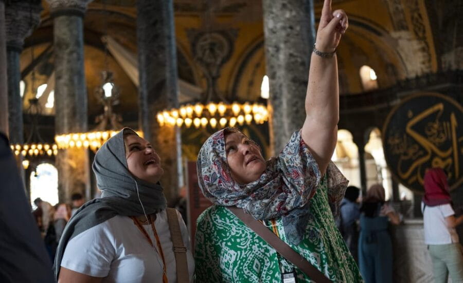 Istanbul: Topkapi, Hagia Sophia and Basilica Cistern Tour - Authentic Experiences and Hidden Tips