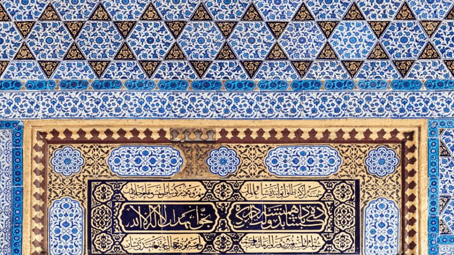 Istanbul: Topkapi Palace and Harem Guided Tour - Entering Topkapi Palace: A Glimpse of Ottoman Grandeur