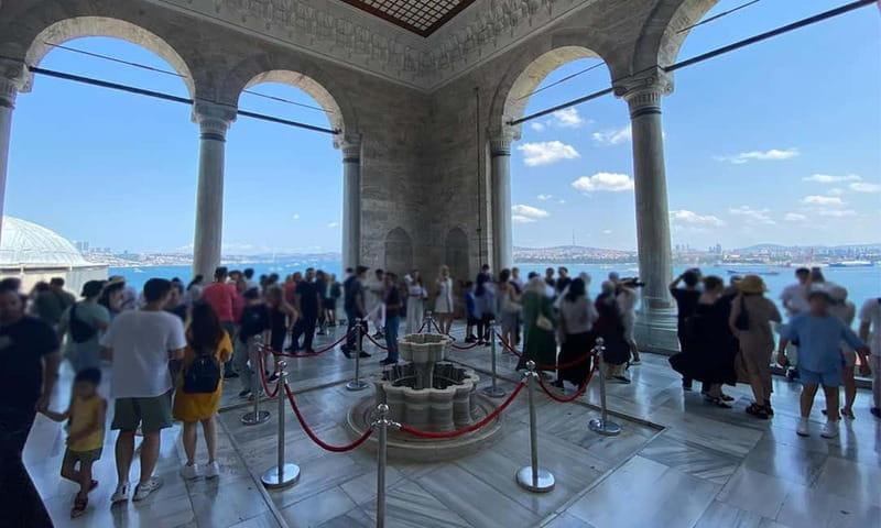 Istanbul: Topkapi Palace & Hagia Sophia Tickets with Audio - Inside the Experience: What to Expect at Topkapi Palace