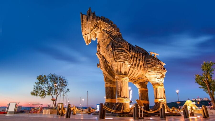 Istanbul: Troy Guided Bus Tour with Ferry Tickets & Lunch - Discovering Troy: A Journey into Legend and Ruins