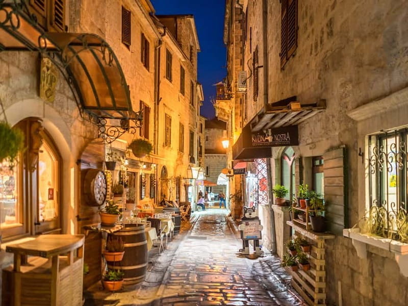 Kotor: Private Guided Walking Tour - Entering the Old Town and the Main Gate