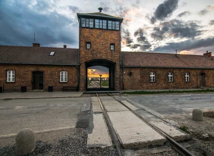 Krakow: Auschwitz-Birkenau Guided Tour with Pickup & Lunch - Logistics and Comfort: Smooth and Thoughtfully Planned