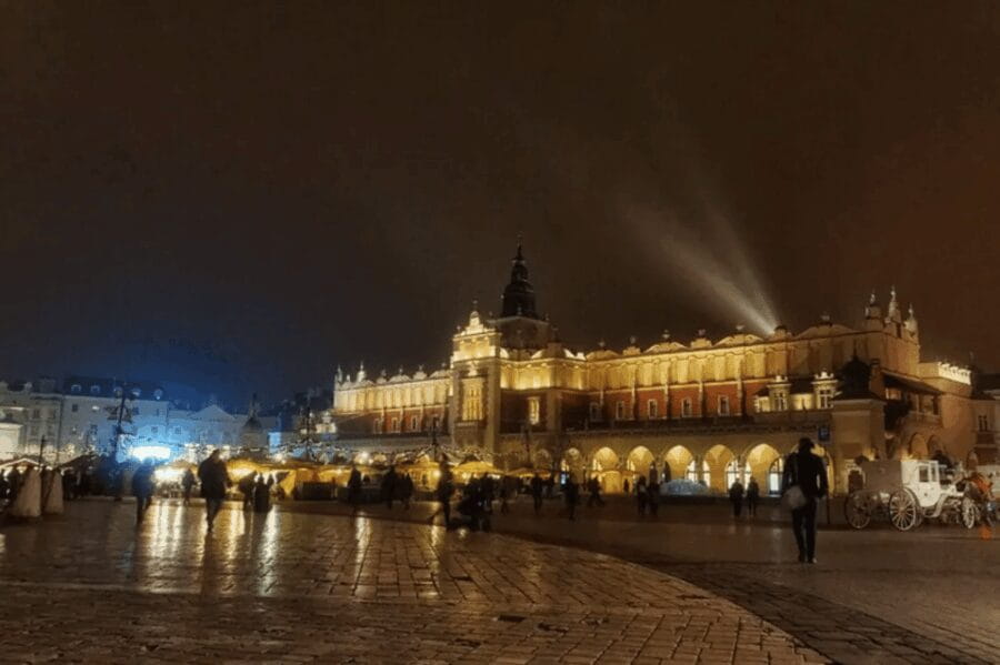 Krakow: Christmas Market and City Highlights Walking Tour - Cultural and Literary Touchpoints