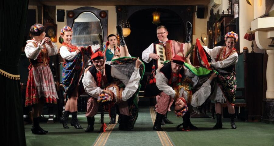 Krakow: Folk Show & 3-Course Dinner at Jama Michalika Café - The Show: Dancing, Singing, and Regional Costumes