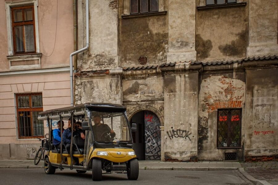 Krakow: Old Town and Wawel Castle Guided Golf Cart Tour - Detailed Breakdown of the Itinerary